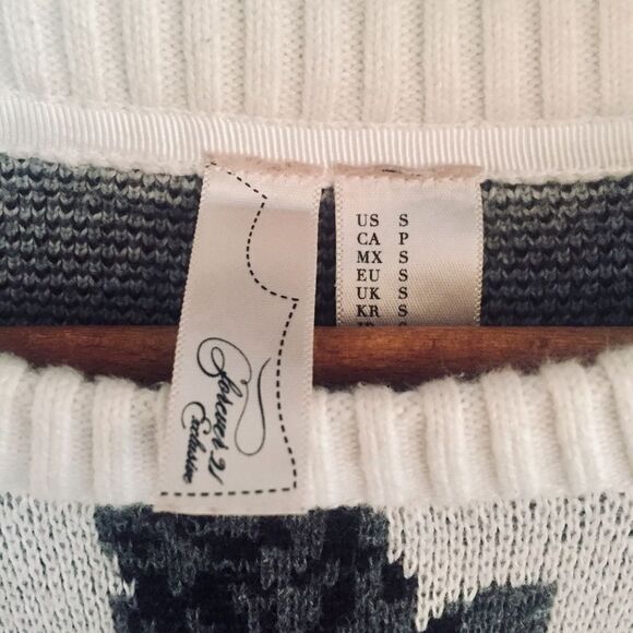 Forever 21 Floral Sweater - Picture 3 of 4